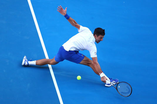 Novak Djokovici s-a calificat în optimile de finală ale Australian Open, dar a cedat un set cu Denis Shapovalov