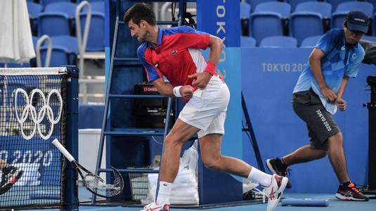 VIDEO | Scene uluitoare cu Novak Djokovic. Sârbul a pierdut şi bronzul la Tokyo, după ce a aruncat cu racheta în tribune. Liderul mondial s-a retras şi din finala mică de la dublu mixt