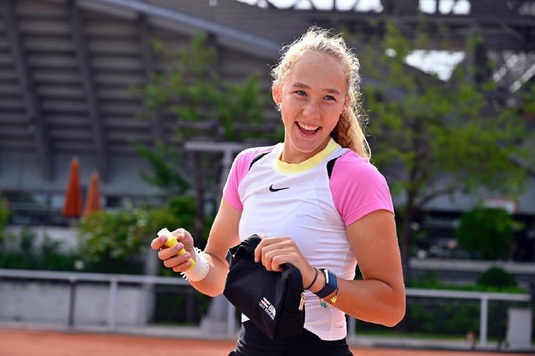 Istorie la Roland Garros! O jucătoare de 17 ani a eliminat-o pe Sabalenka şi a devenit cea mai tânără semifinalistă de grand slam din ultimii 27 de ani