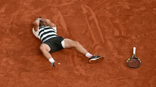 Magie pe zgura de la Roland Garros! Alcaraz scrie istorie după un meci epic şi îl învinge pe Sinner în setul decisiv