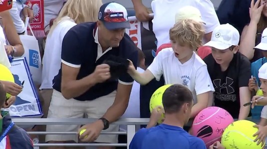 Scene revoltătoare la US Open. Kamil Majchrzak i-a oferit şapca sa unui copil, dar aceasta a fost luată de un adult. Ce s-a întâmplat după