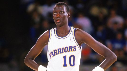 INCREDIBIL! Primul antrenor al lui Manute Bol susţine că sudanezul ar fi avut 50 de ani când juca în NBA!