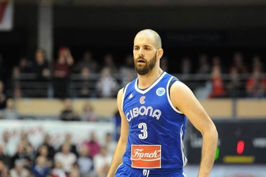 Vlad Moldoveanu, operat la genunchi şi ratează finalul de sezon în Turcia şi meciurile naţionalei din preliminariile CM