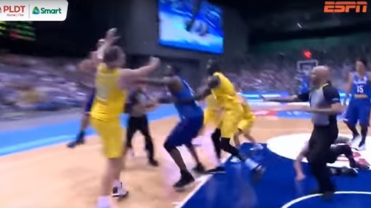 VIDEO | Bătaie ca-n filme la un meci de baschet din preliminariile Campionatului Mondial