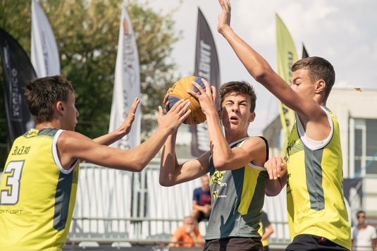 Baschet 3x3 la Max » Peste 250 de participanţi vor juca noua disciplină olimpică la Raiffeisen Bank Mega Mall Streetball