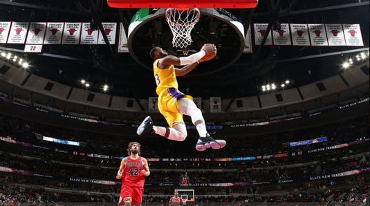 S-au stabilit primele două echipe calificate în playoff-ul NBA. LeBron James a pus capăt seriei de înfrângeri a lui Lakers. Rezultatele serii