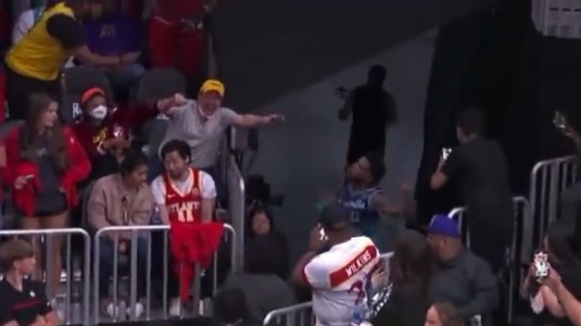 VIDEO Gest grotesc în NBA! Un jucător şi-a aruncat proteza dentară în public. Cum a fost pedepsit