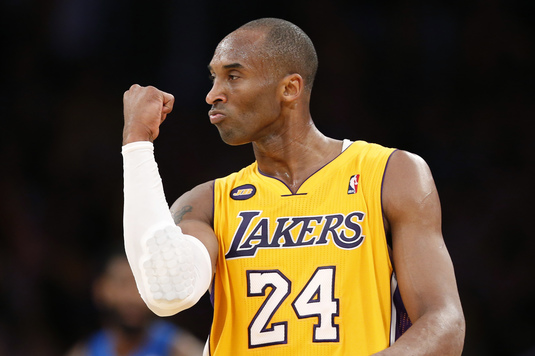 VIDEO | Lakers a retras ambele tricouri pe care le-a purtat în 20 de ani. Ca ultim cadou, Bryant a dat 60 de puncte în jocul de adio