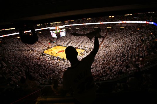 Miami Heat i-a învins cu 4-1 la general pe Milwaukee Bucks şi ajunge astfel în finala Conferinţei de Est