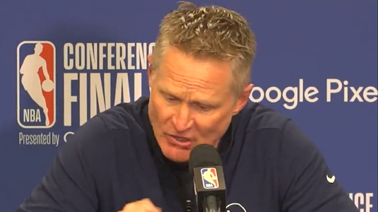 Steve Kerr a dat cu pumnul în masă şi a ”tunat” la adresa politicienilor. Antrenorul lui Golden State Warriors, afectat de masacrul cu 21 de morţi din Texas | VIDEO