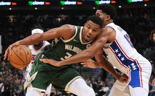 Milwaukee Bucks, prea puternică pentru Joel Embiid şi Philadelphia! Giannis Antetokounmpo şi Damian Lillard au făcut show la primul lor meci din noul sezon NBA