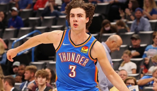 Un baschetbalist din NBA, acuzat de o relaţie cu o minoră. A fost deschisă o anchetă