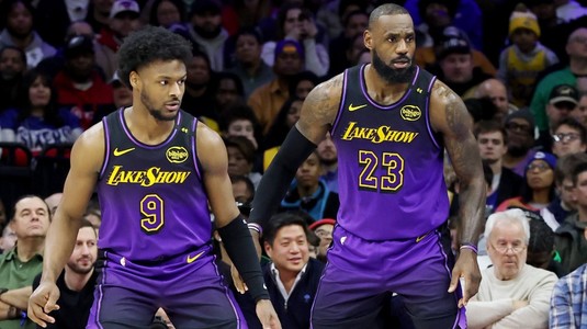 S-a scris istorie în NBA. LeBron şi Bronny James, autorii primului assist tată-fiu