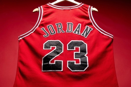 Tricoul de colecţie al lui Michael Jordan a spulberat toate recordurile. Detaliile unei tranzacţii istorice de milioane de euro