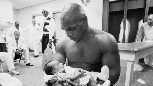 VIDEO | Băiatul lui Mike Tyson s-a făcut mare! S-a antrenat cu tatăl său şi i-a pus mari probleme