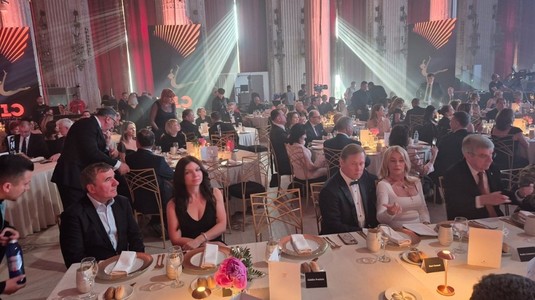 Reacţii după gala „Nadia Comăneci – 50 de ani de la prima notă de 10.00”! Marea gimnastă, premiată de COSR. “Nu a depăşit doar limitele, le-a rescris”