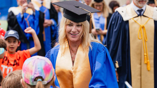 VIDEO | Nadia Comăneci a devenit Doctor Honoris Causa a Universităţii din Montreal. EXCLUSIV | Reacţia "Zeiţei": "Am fost foarte emoţionată"