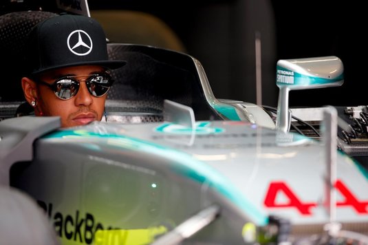 Contract record pentru Hamilton. Câţi bani îi oferă Mercedes pilotului britanic