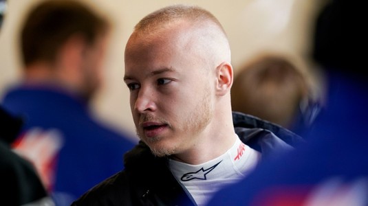 Ce face Nikita Mazepin cu banii tatălui său după ce a fost dat afară de Haas din Formula 1! 