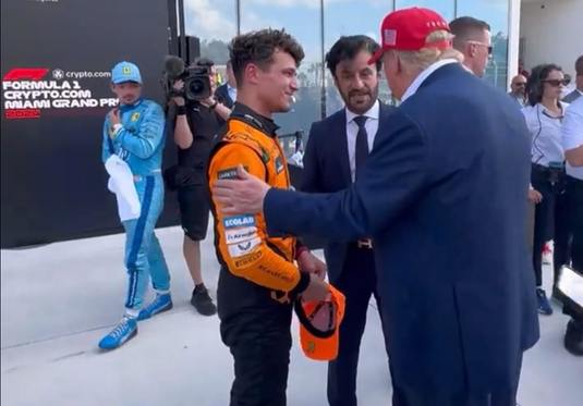 VIDEO | Lando Norris, felicitat de un nume uriaş după victoria de la Miami: „Mi-a spus că a fost talismanul meu norocos!”