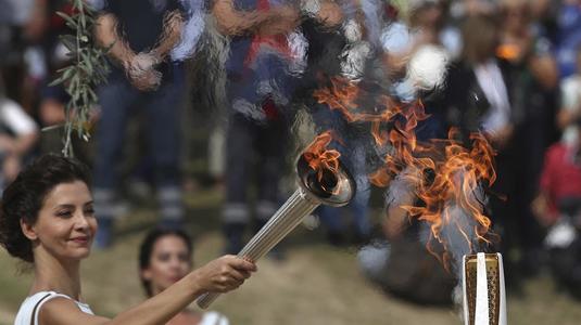 Torţa olimpică a fost aprinsă de la o "flacără de rezervă"