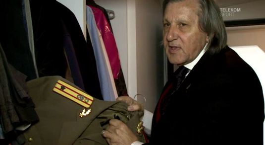 VIDEO | Ilie Năstase este un patriot adevărat! Toate uniformele militare pe care le-a purtat de-a lungul vremii, la loc de cinste