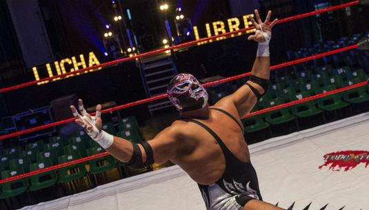 VIDEO | Imagini care vă pot afecta emoţional. Un wrestler mexican a murit în ring în timp ce adversarul savura victoria