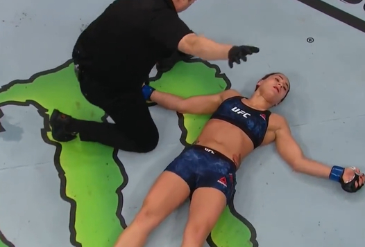 VIDEO | Nu a ştiut ce a lovit-o! Knockout devastator în UFC, a stat nemişcată câteva minute pe podea 