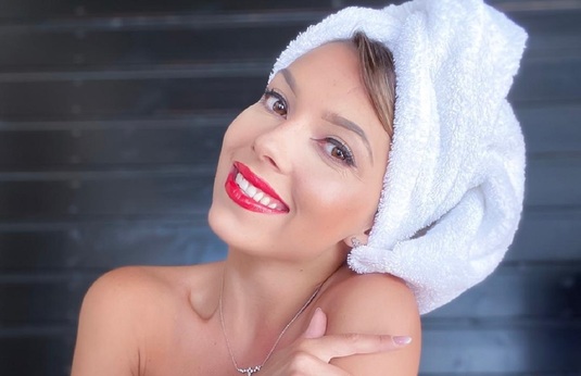 Cea mai sexy blondă din sport este pusă pe glume de Ziua Internaţională a Blondelor. Bernadette Szocs: “De ce întotdeauna blondele au un cuţit în maşina?” :)