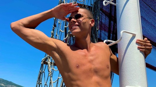Prima reacţie a campionului mondial! David Popovici, după ce a scris istorie pentru sportul românesc: "Oamenii care mă iubesc s-au uitat la mine"