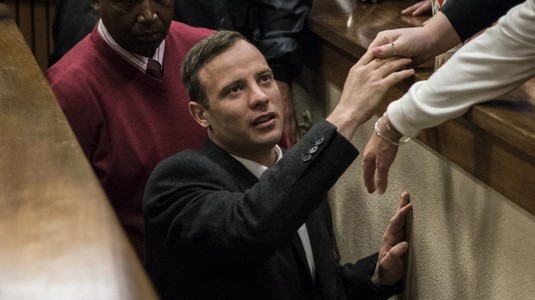 Oscar Pistorius a fost eliberat condiţionat. El va locui la proprietatea unchiului său din Pretoria