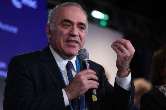 Marele şahist Garry Kasparov a sosit la Timişoara, la invitaţia Universităţii Politehnica
