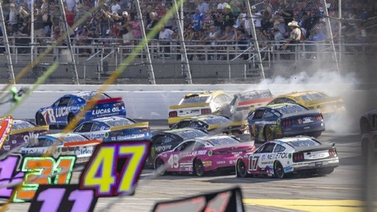 VIDEO | Cel mai mare accident din istoria Nascar: ”The Big One”. 28 de maşini au fost implicate