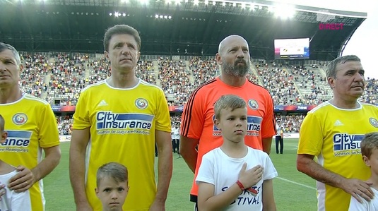 VIDEO | Generaţia de Aur - Barca Legends 0-2. A fost show la Cluj: Hagi a marcat, dar în poarta României