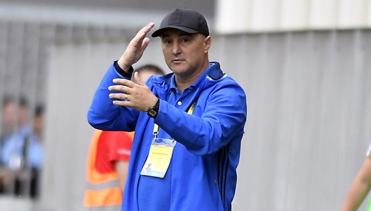 Vivi Răchită şi-a amintit de o fază de zile mari cu Ilie Dumitrescu! "A scăpat singur cu Silviu Lung şi i-a dat scăriţă. Turba când făceai asta. L-a alergat tot stadionul" VIDEO