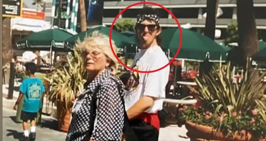 Îl recunoşti? :) Un membru important al Generaţiei de Aur, apariţie inedită la CM 1994: ”Sunt cu mama, aveam puţin timp liber şi am ieşit”