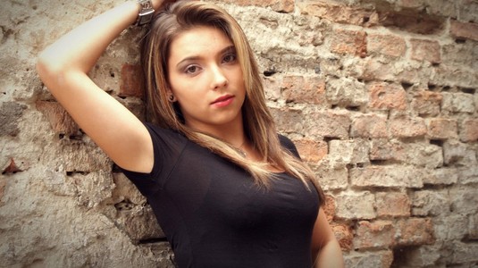 Frumoasă şi valoroasă! Cea mai de seamă jucătoare de tenis de masă a Europei este româncă şi poate candida cu succes la titlul de Miss!