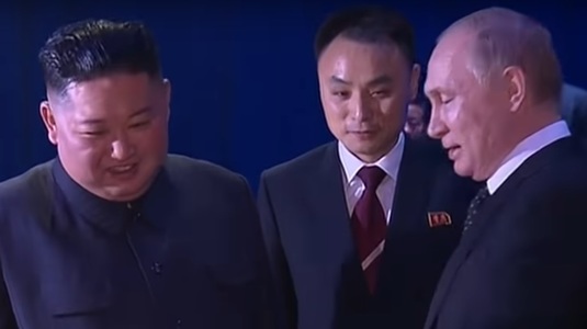 Momentul în care Kim Jong-un şi Vladimir Putin descoperă că şi-au făcut acelaşi cadou. VIDEO | Cum au reacţionat cei doi
