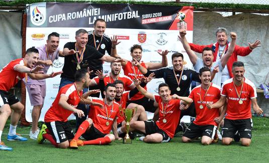"Eroul de la Liberec" a mai câştigat un trofeu! A cucerit Cupa României la minifotbal în echipă cu Marius Niculae şi Cătălin Munteanu