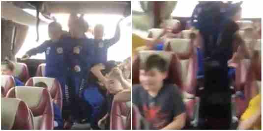 "Buzunarul meu vorbeşte orice limbă îşi doreşte!" VIDEO | Imagini şocante cu o echipă de copii din România: au transformat autocarul în "club de manele"