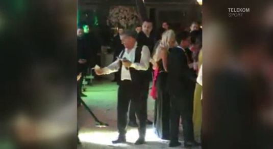 VIDEO | SPECTACOL TOTAL! Gigi Becali a cântat la nunta fiicei sale, a aruncat cu bani şi i-a împărţit bani la toată lumea