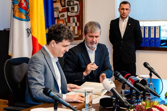 Valeriu Iftime, fotografiat alături de Nicuşor Dan când semnează un contract de multe milioane de euro! Afacere importantă în Bucureşti pentru acţionarul de la FC Botoşani