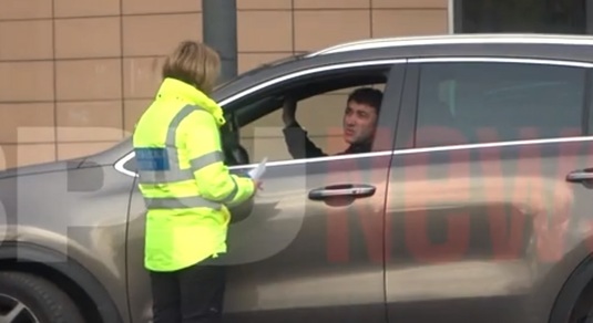 Ionuţ Luţu a fost oprit de o poliţistă. FOTO | Ce a făcut pentru a scăpa de amendă. N-a avut însă prea mult succes :)
