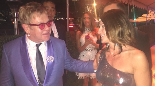 Momentul în care Sir Elton John a cunoscut-o pe "Zeiţa" gimnasticii mondiale. Nadia Comăneci: "Ascult mereu melodiile lui"