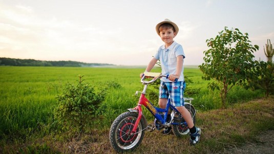 Cauţi cadouri pentru copii care nu îşi pierd niciodată din valoare? Iată TOP 5 idei!