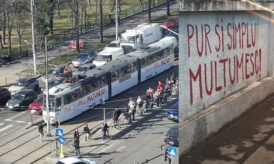 „Pur şi simplu mulţumesc” apare peste tot în Bucureşti. Mesajul care a stârnit reacţii în lanţ în social media