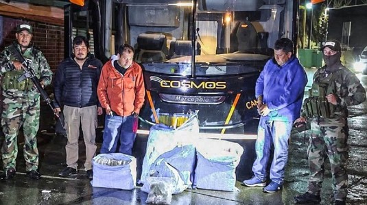 Incredibil! Autocarul unei echipe celebre, oprit de poliţie cu 86 de kilograme de droguri la bord