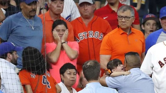 Panică la un meci de baseball din America. Un copil a fost lovit de un jucător şi a ajuns la spital 