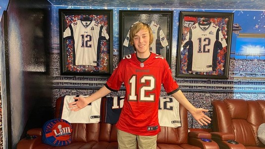 Suma fabuloasă plătită de un vlogger pentru a-şi întâlni idolul. Cât costă o cină cu Tom Brady