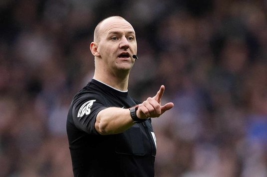 Un arbitru din Premier League a declarat că s-a săturat de arbitrajul video: ”Îl urăsc”